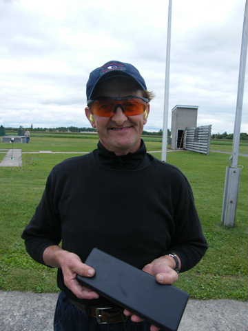 2008_0907provincialdimanche0029.JPG - Normand Ouellet, Champion Handicap 21.5 with 94
