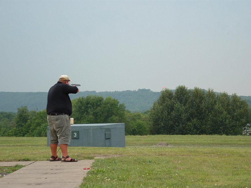 dscf0075l.jpg - Singles Championship shoot off, Dave Shaeffer from Maryland...