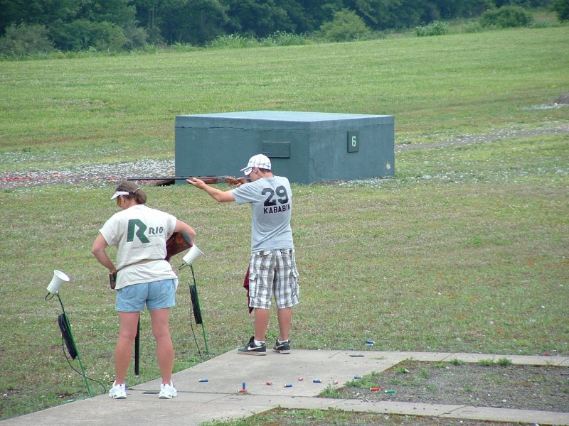 dscf0077x.jpg - Kie Kababik (DE) was shooting off on bank 6 while the Championship shoot off was going on... great kid.