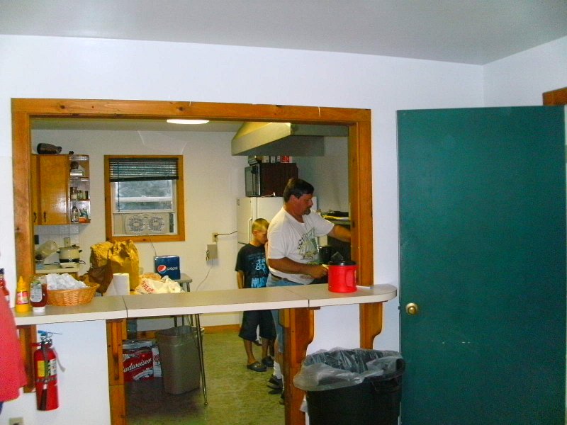 SANY0813.JPG - Mike cooking breakfast