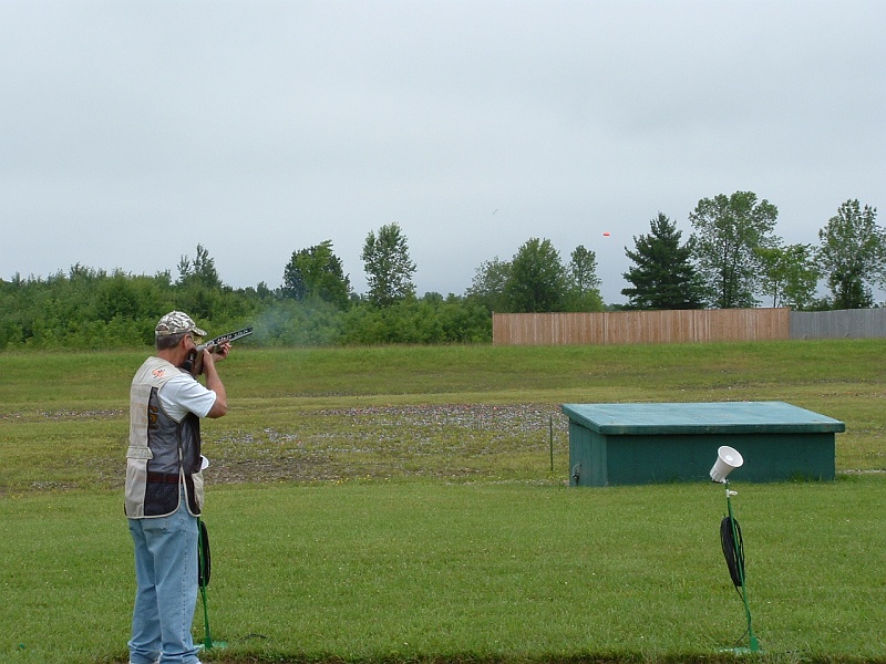dscf0058ckr.jpg - I had the pleasure of meeting Pablo from ts.com this morning at the practice trap. This is him getting a little practice in this morning before the singles event.